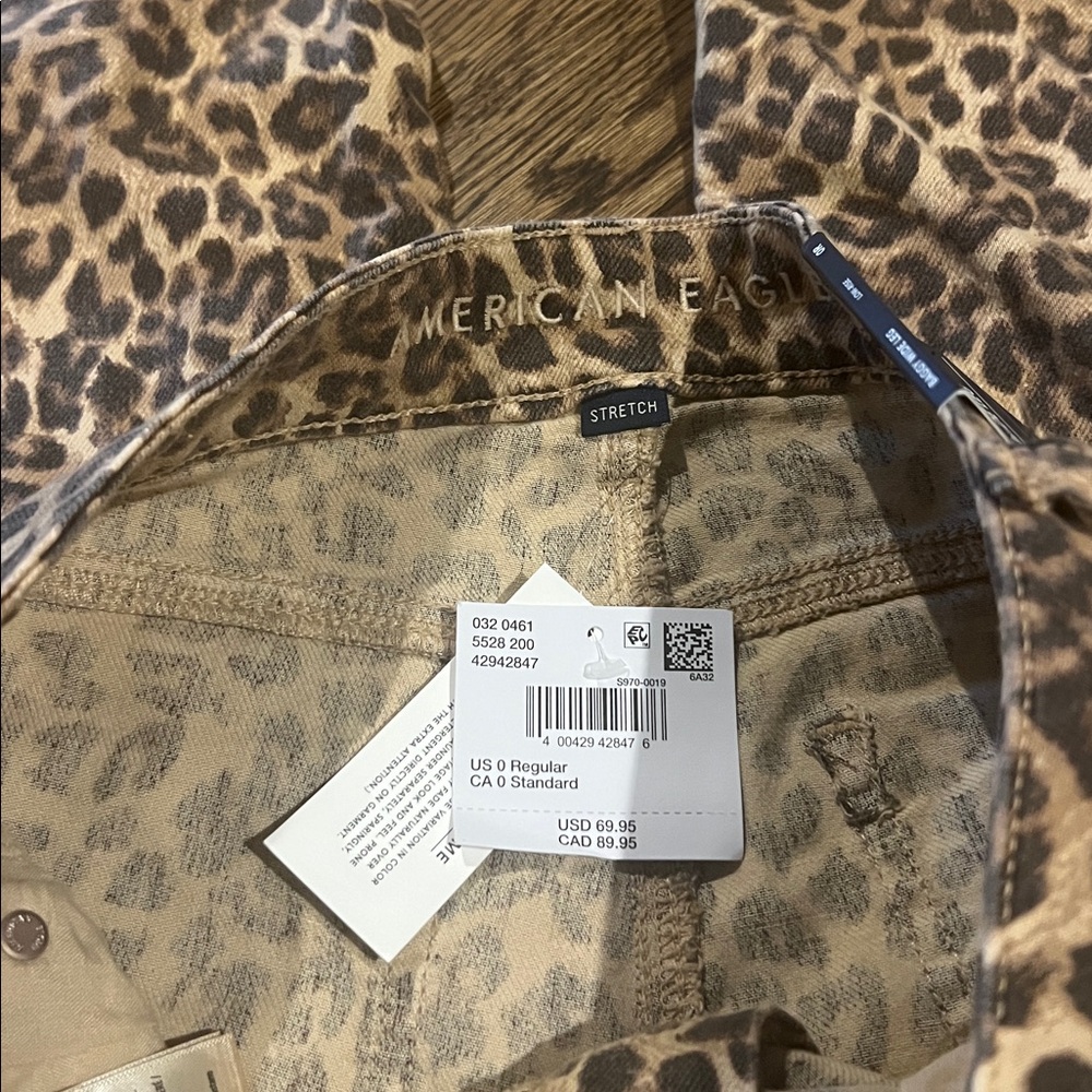 American Eagle Animal print Baggy Low Rise Wide Leg jeans NWT size 0 - Picture 7 of 7